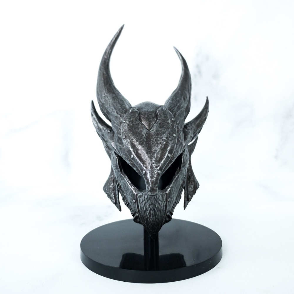 Deadric Helmet Figure, EXCLUSIVE!
